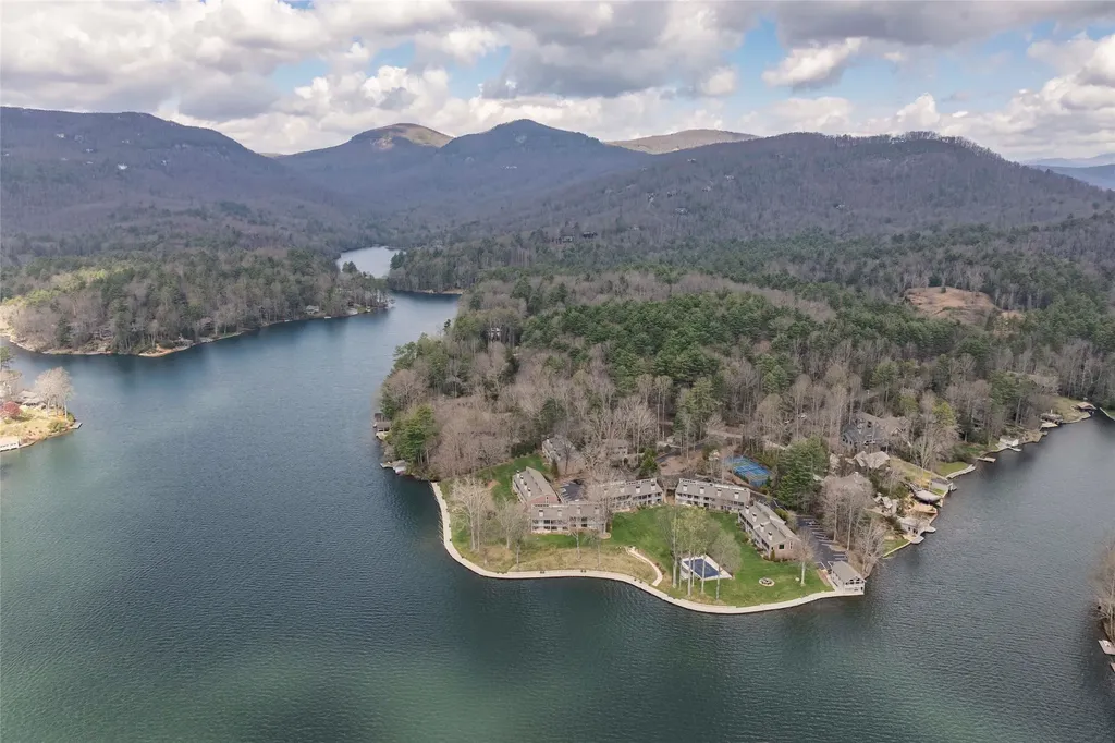 24 E Toxaway Shores Lake Toxaway NC 28747
