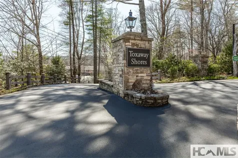 24 E Toxaway Shores Lake Toxaway NC 28747