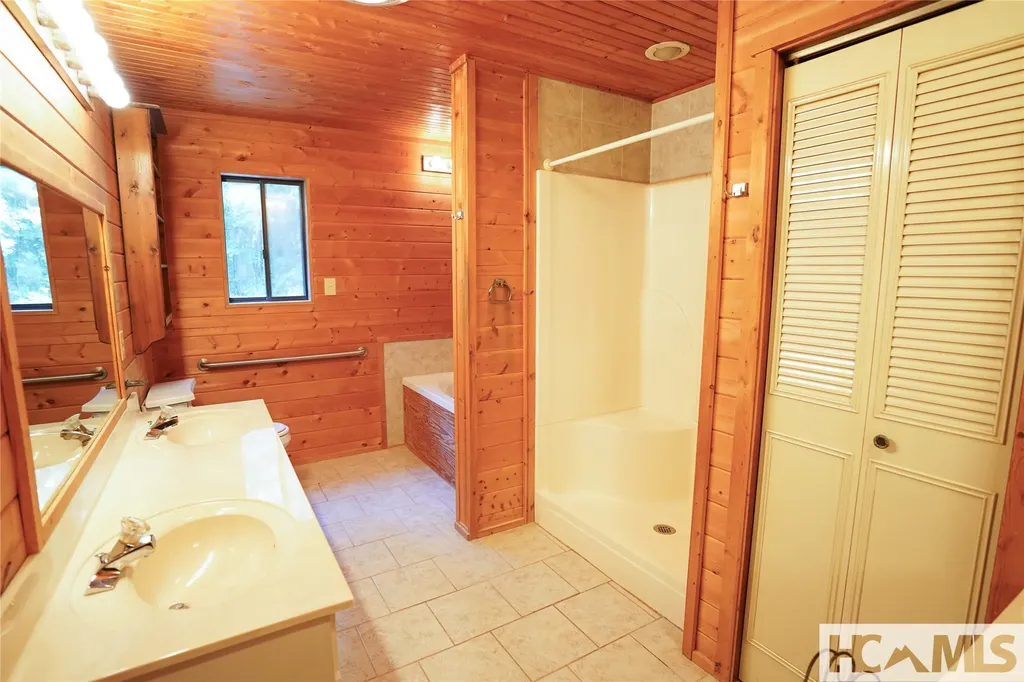 262 Rooster Cove Brevard NC 28712