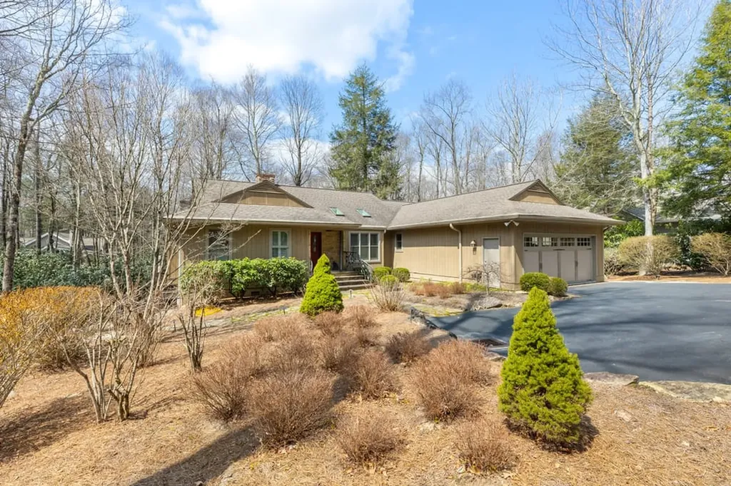 174 Garnet Rock Trail Highlands NC 28741
