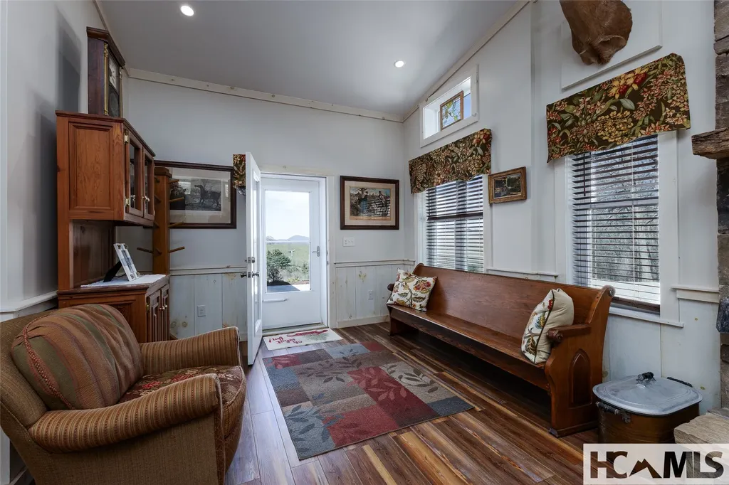 657 Fowler Road Glenville NC 28736