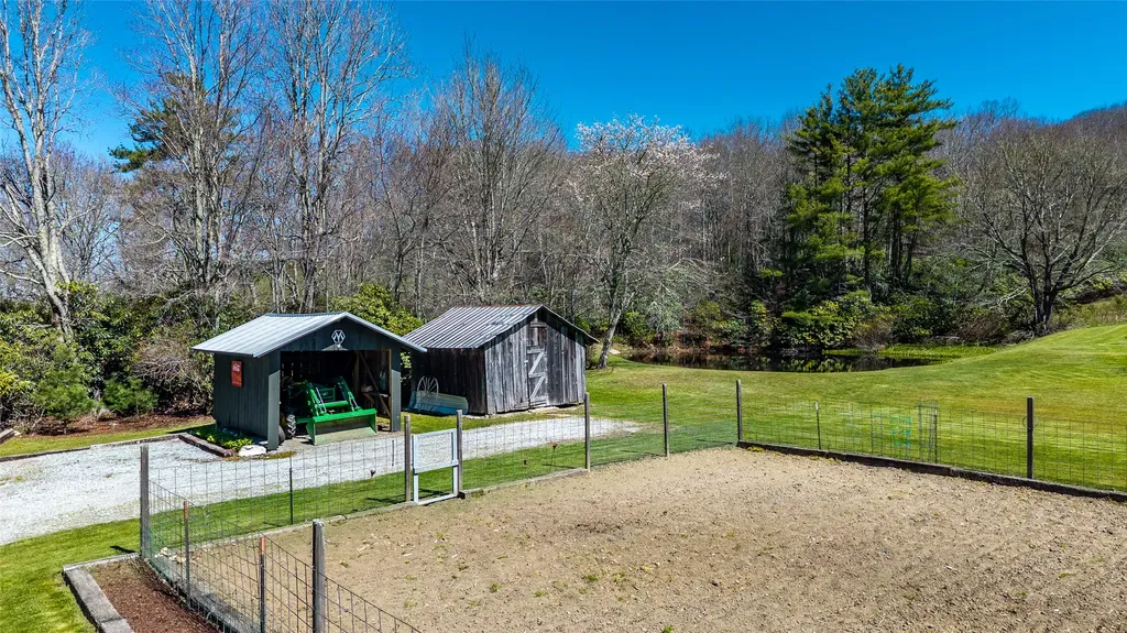 657 Fowler Road Glenville NC 28736