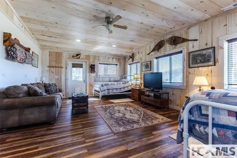 657 Fowler Road Glenville NC 28736