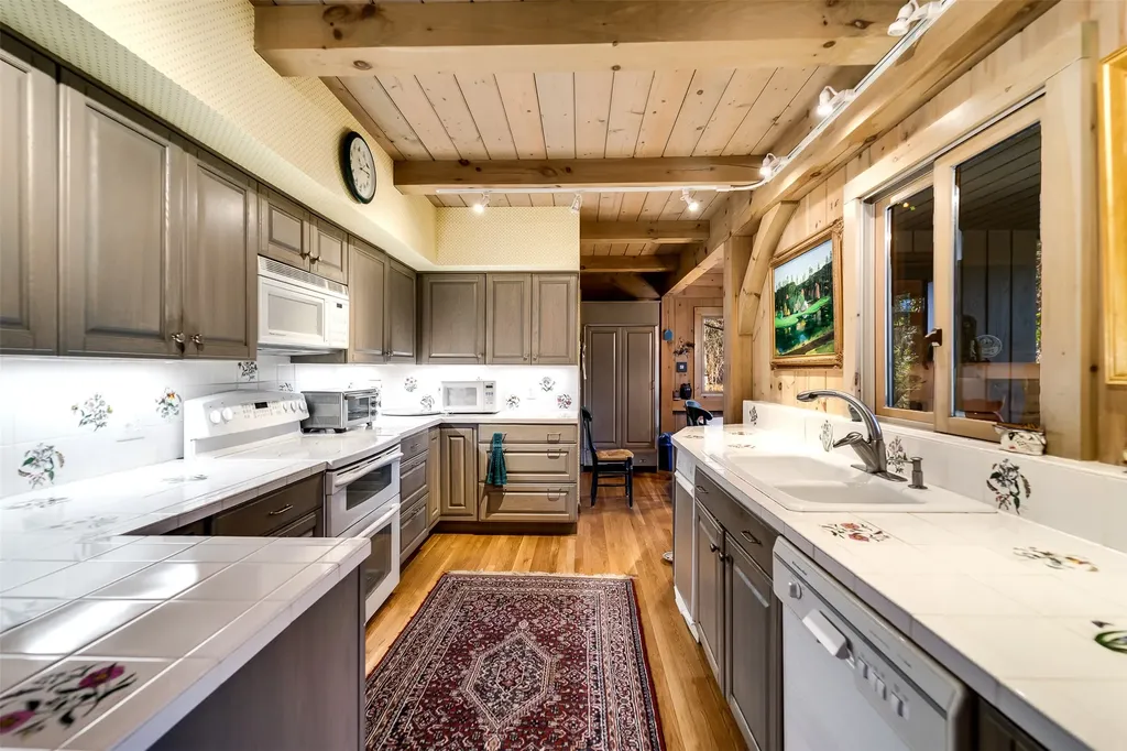 241 Indian Pipe Road Cashiers NC 28717