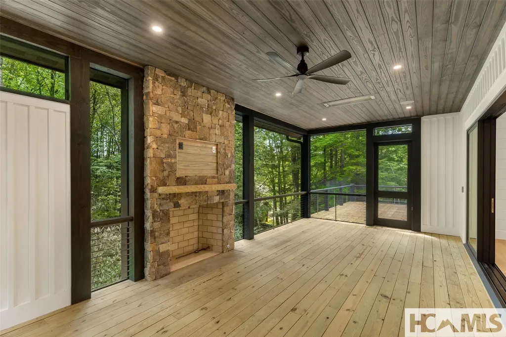 34 Crescent Trail Highlands NC 28741