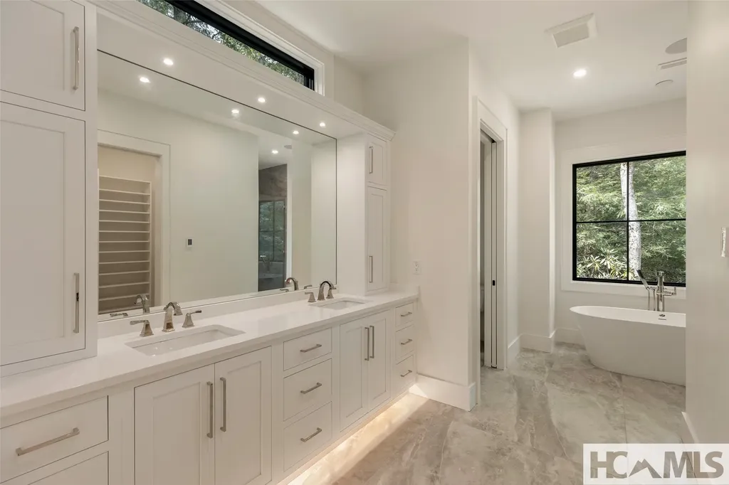 34 Crescent Trail Highlands NC 28741
