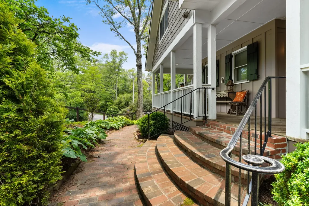 592 Whiteside Mountain Road Highlands NC 28741
