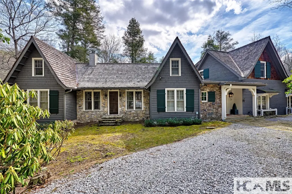 63 Avon Road Glenville NC 28736