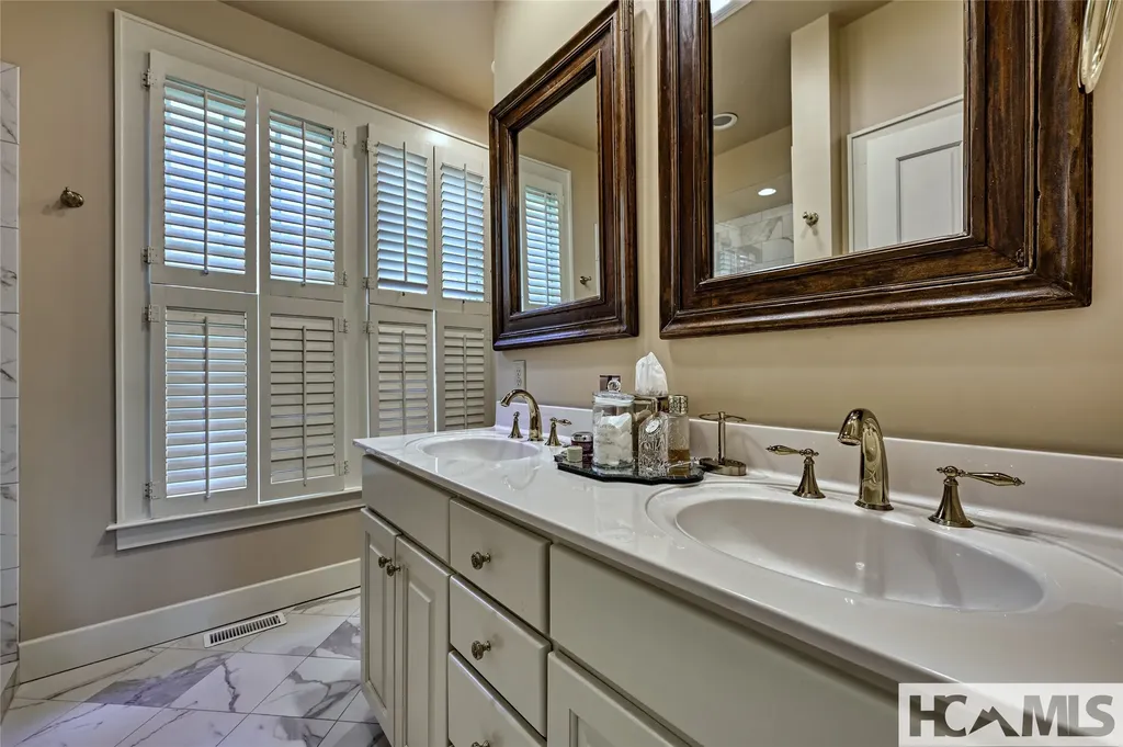 63 Avon Road Glenville NC 28736
