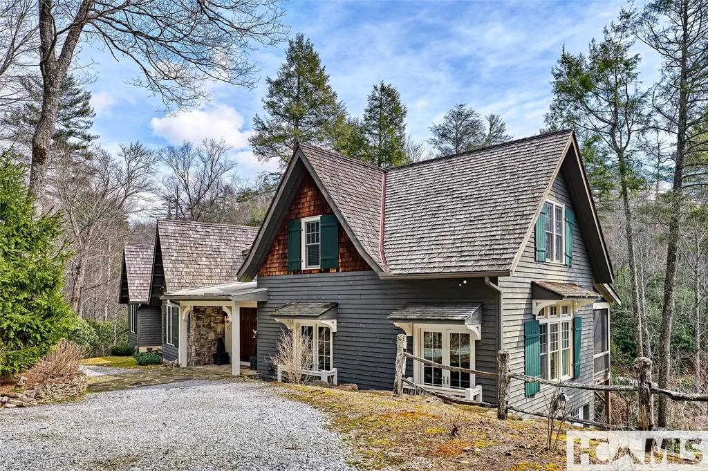 63 Avon Road Glenville NC 28736