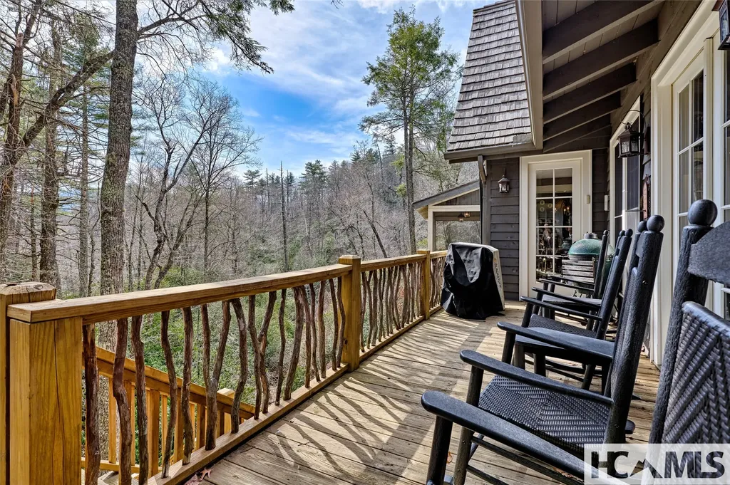 63 Avon Road Glenville NC 28736