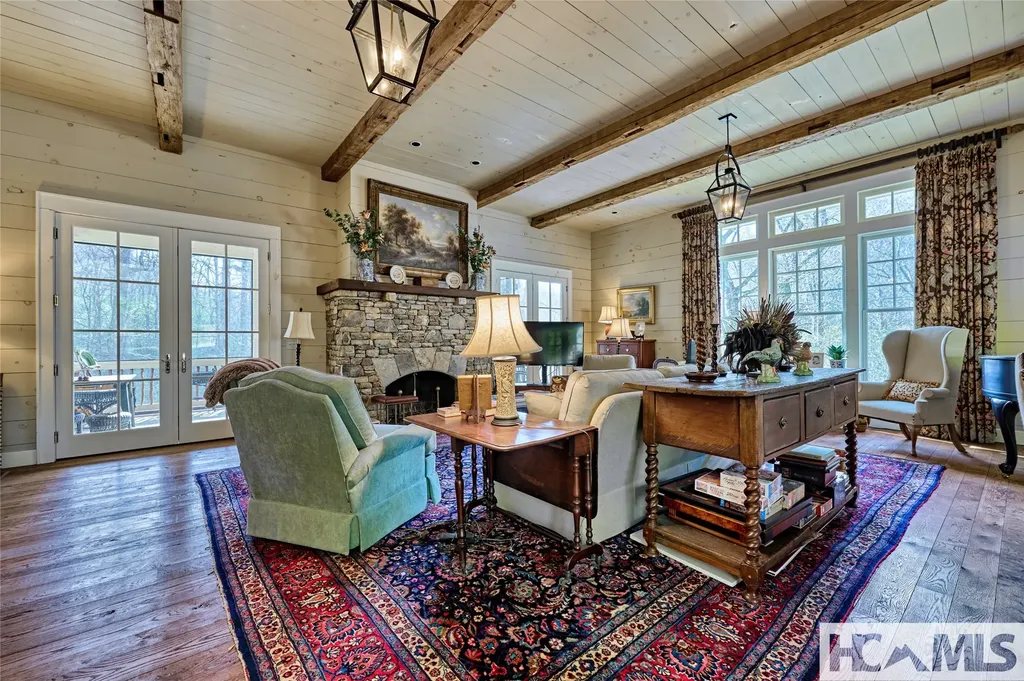 63 Avon Road Glenville NC 28736