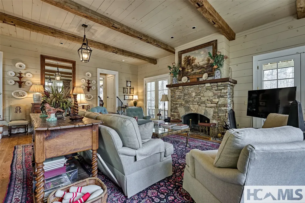 63 Avon Road Glenville NC 28736