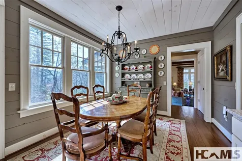 63 Avon Road Glenville NC 28736