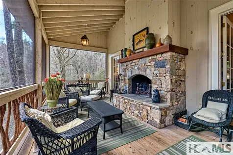 63 Avon Road Glenville NC 28736