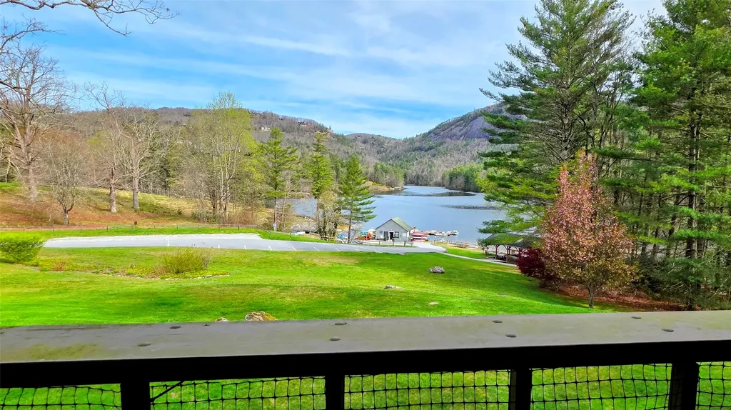 104 Mountain Lea Sapphire NC 28774