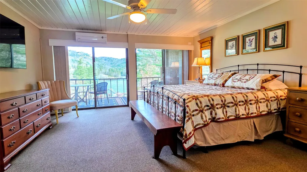 104 Mountain Lea Sapphire NC 28774