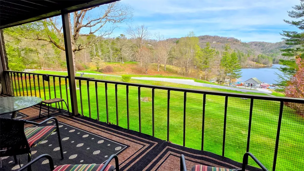 104 Mountain Lea Sapphire NC 28774