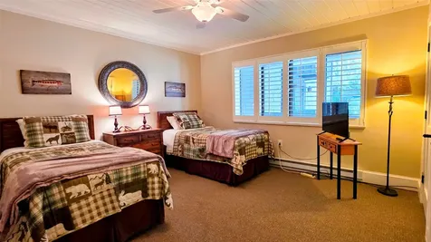 104 Mountain Lea Sapphire NC 28774