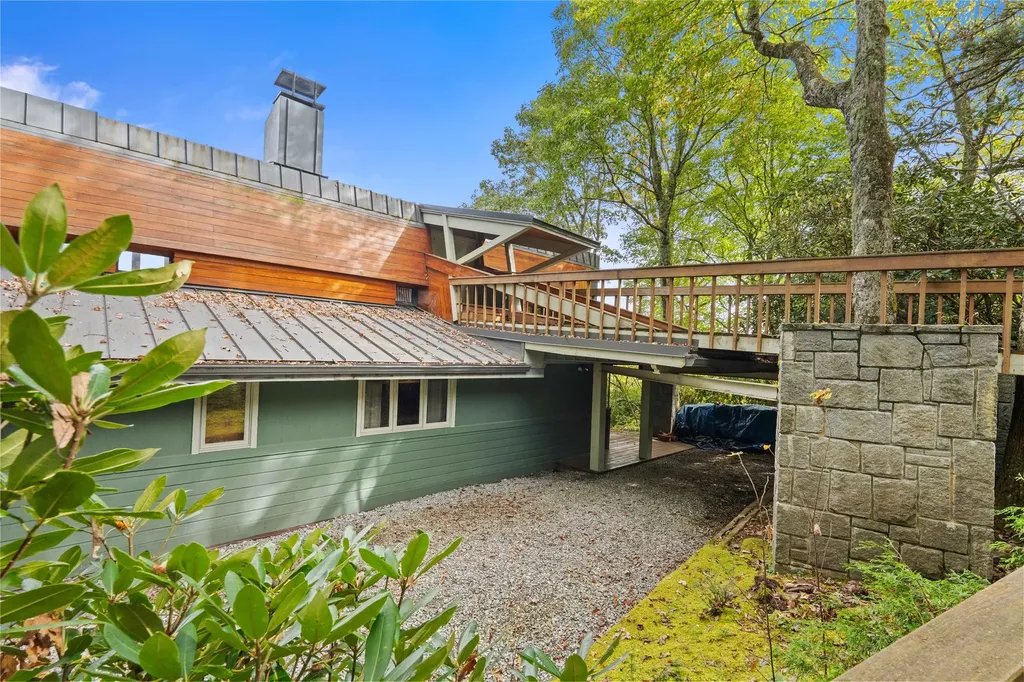 336 North Drive Highlands NC 28741