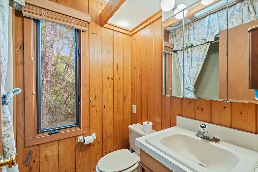 336 North Drive Highlands NC 28741