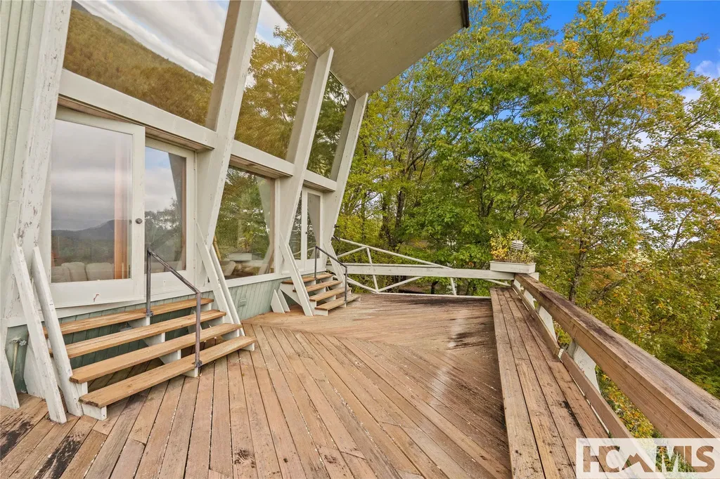 336 North Drive Highlands NC 28741