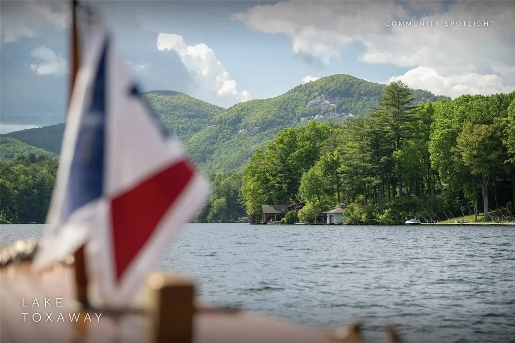 250 Meadow Ridge Drive Lake Toxaway NC 28747