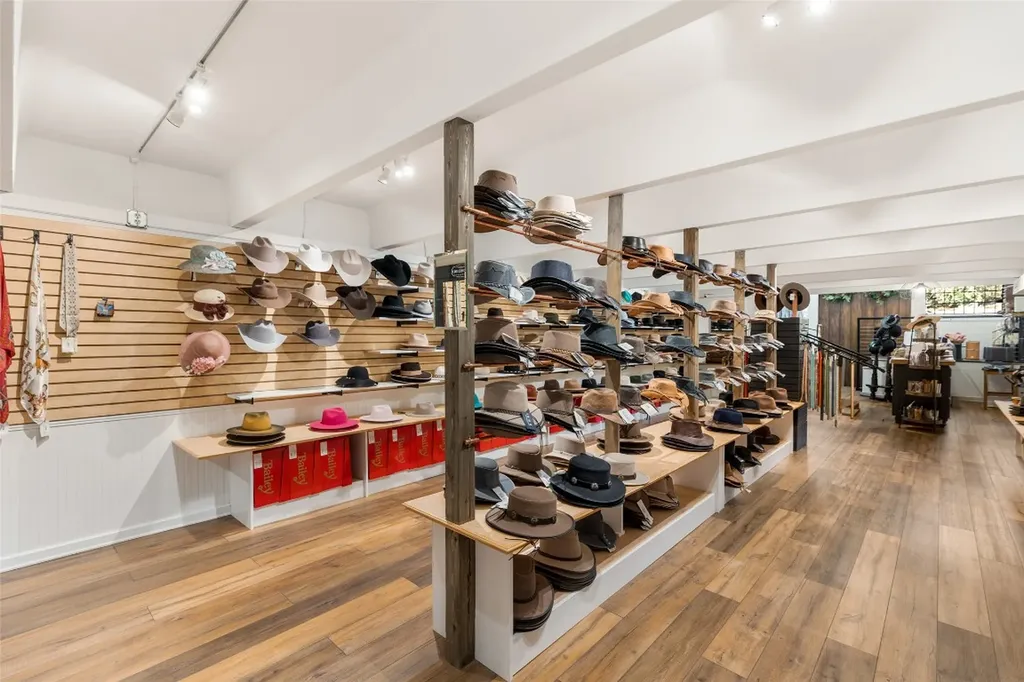 221 N 4th Street Highlands NC 28741