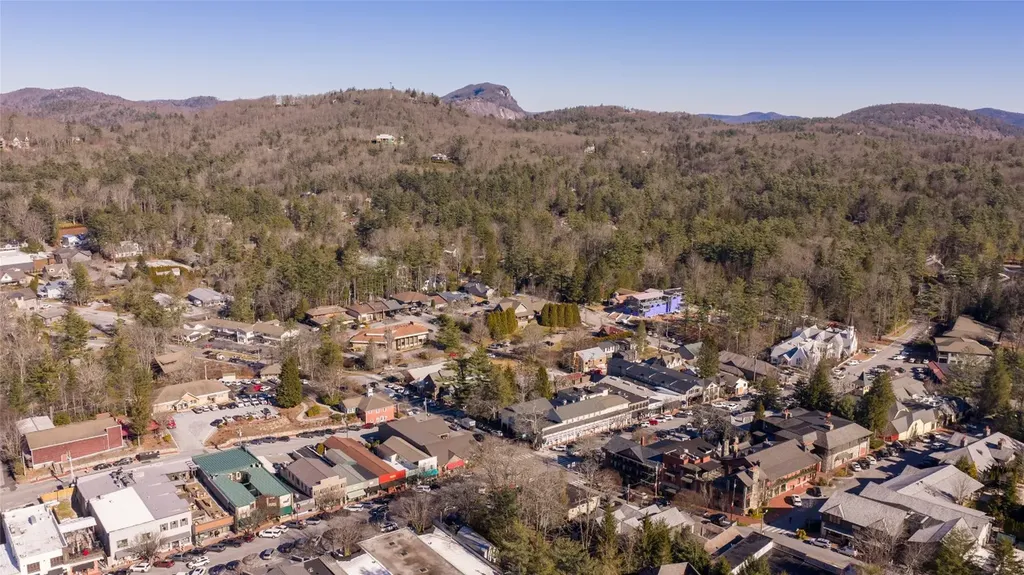 221 N 4th Street Highlands NC 28741