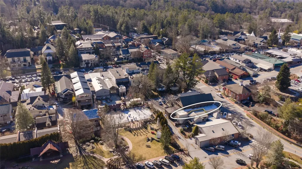 221 N 4th Street Highlands NC 28741