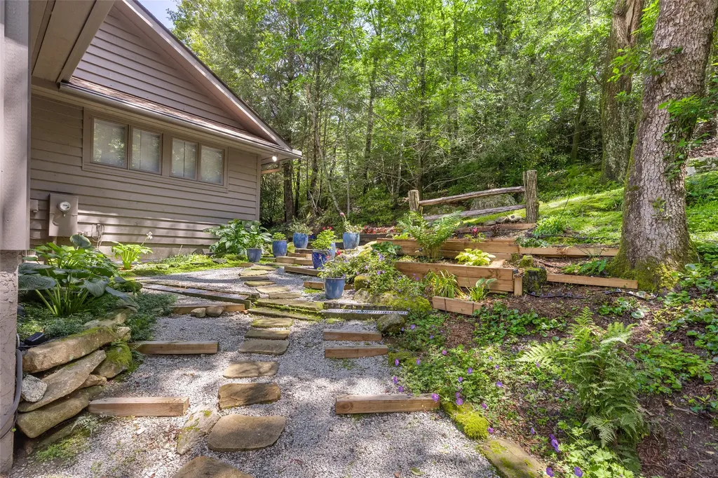 845 Whiteside Mountain Road Highlands NC 28741