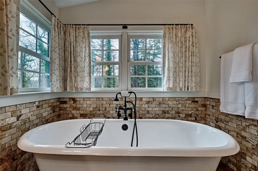 23 Chattooga Wood Road Cashiers NC 28717