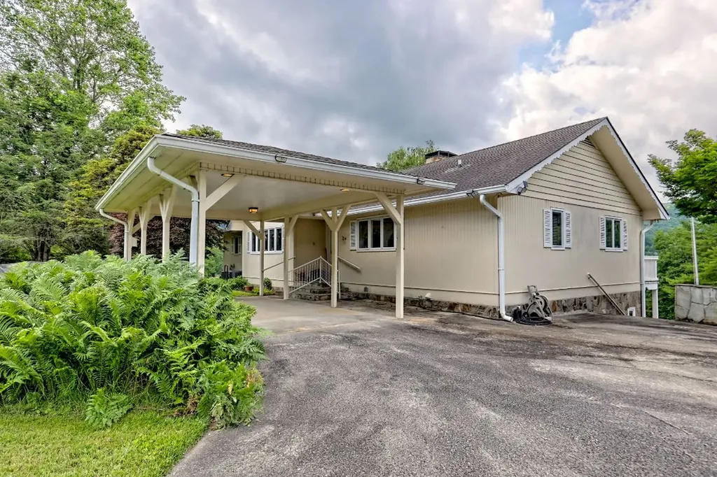 70 Fairway Lane Sky Valley GA 30537