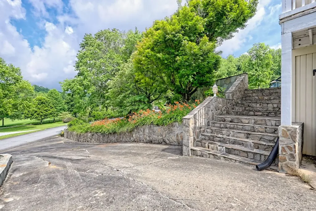 70 Fairway Lane Sky Valley GA 30537