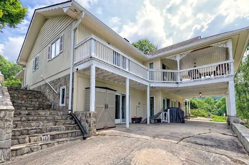 70 Fairway Lane Sky Valley GA 30537