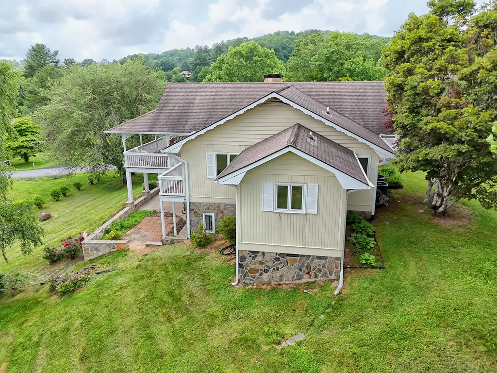 70 Fairway Lane Sky Valley GA 30537