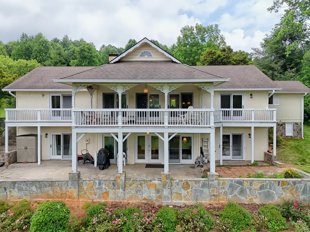 70 Fairway Lane Sky Valley GA 30537
