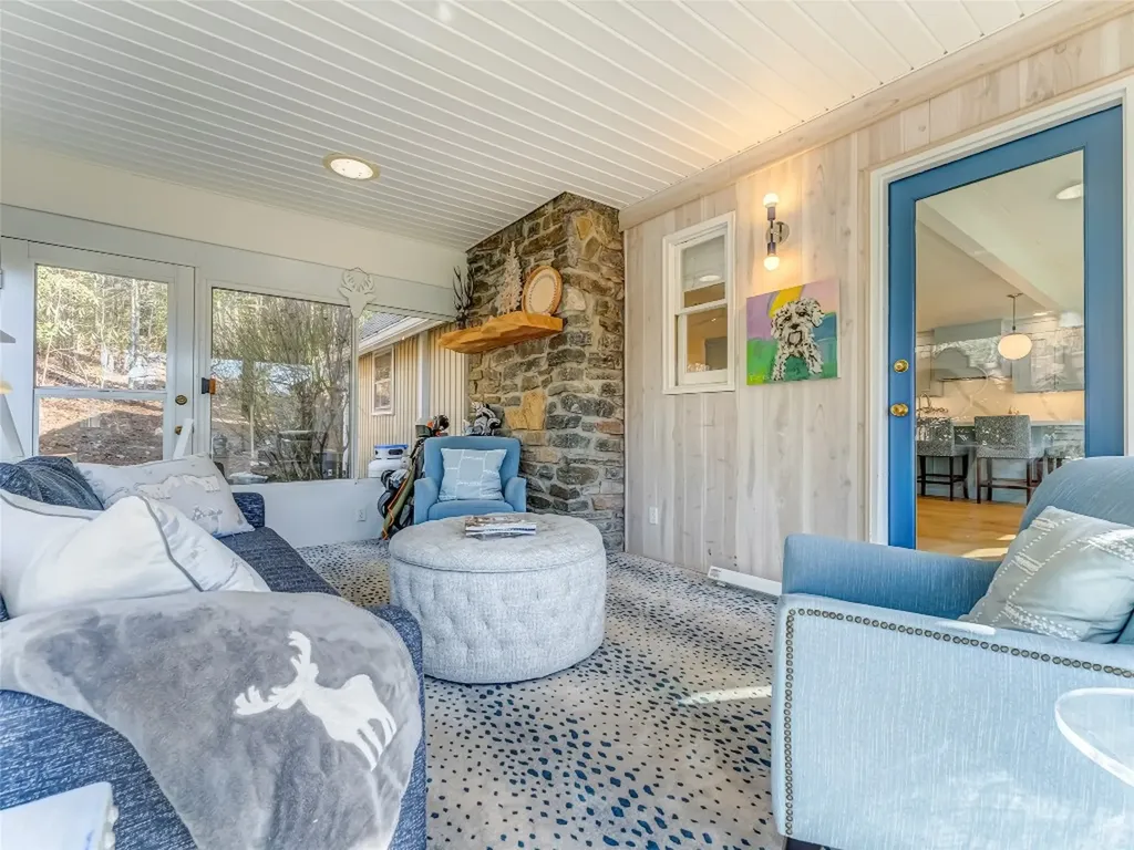 40 Toxaway Landing Drive Lake Toxaway NC 28747