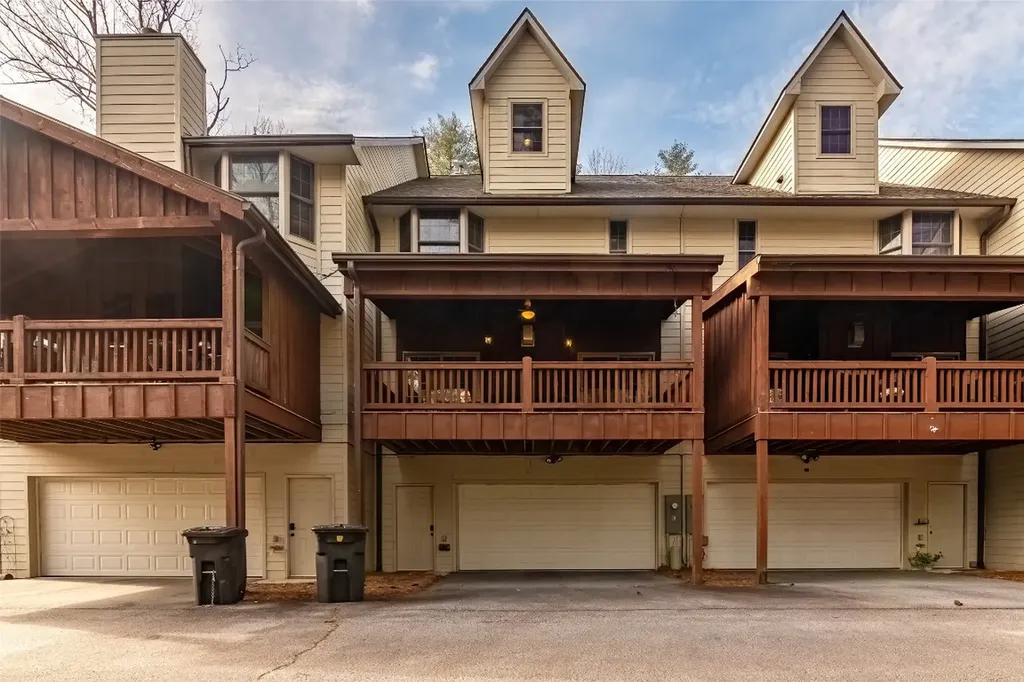 620 Sapphire Valley Road Cashiers NC 28717