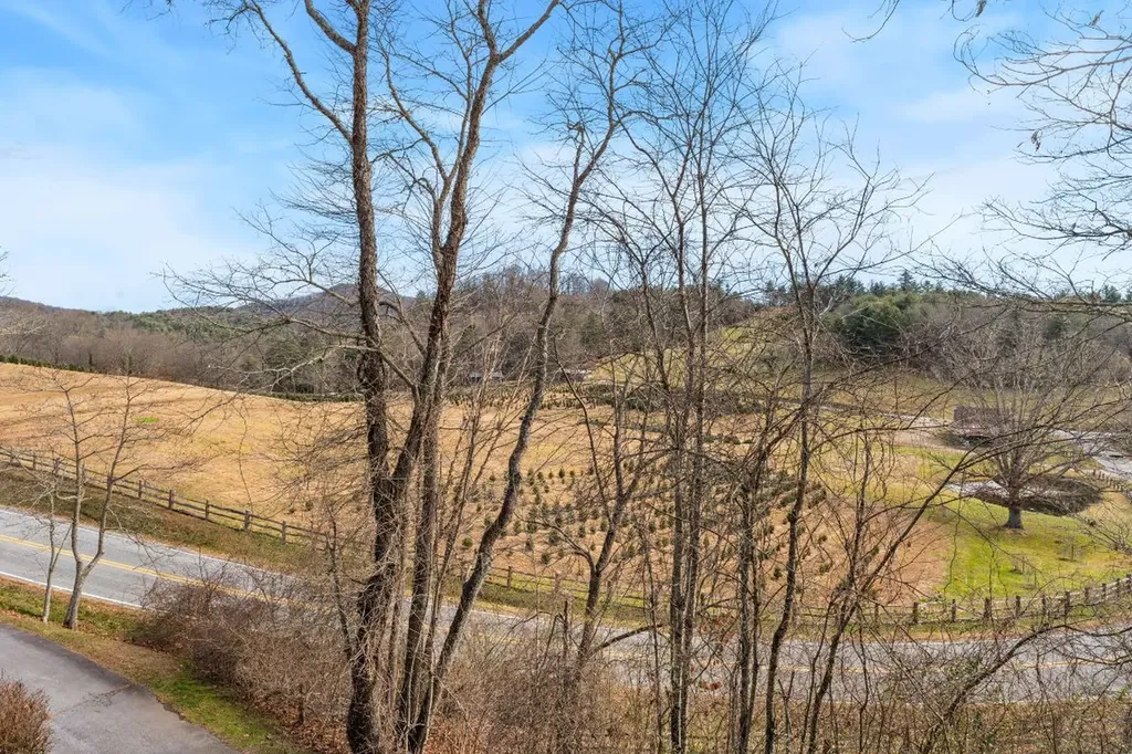 36 Heavens Gate Lane Glenville NC 28736