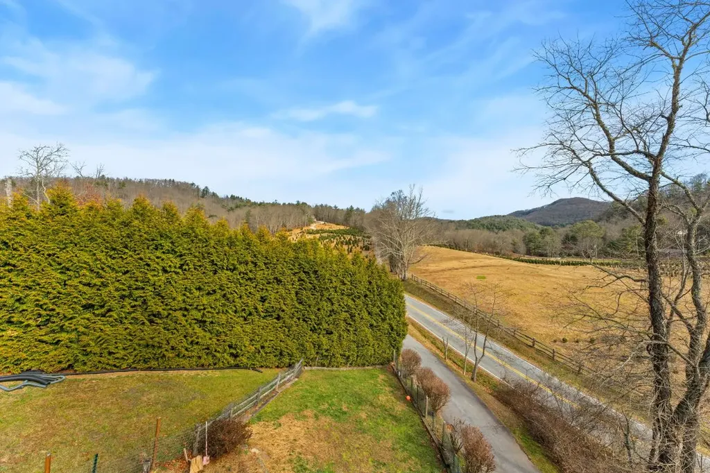 36 Heavens Gate Lane Glenville NC 28736