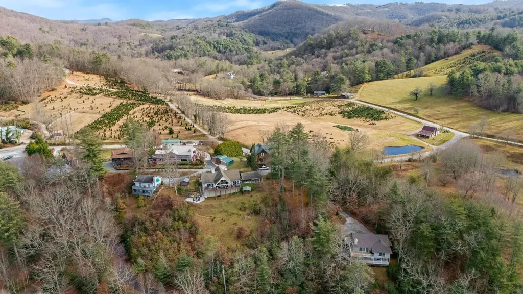 36 Heavens Gate Lane Glenville NC 28736