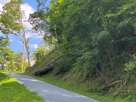 76 Parachute Ridge Glenville NC 28736