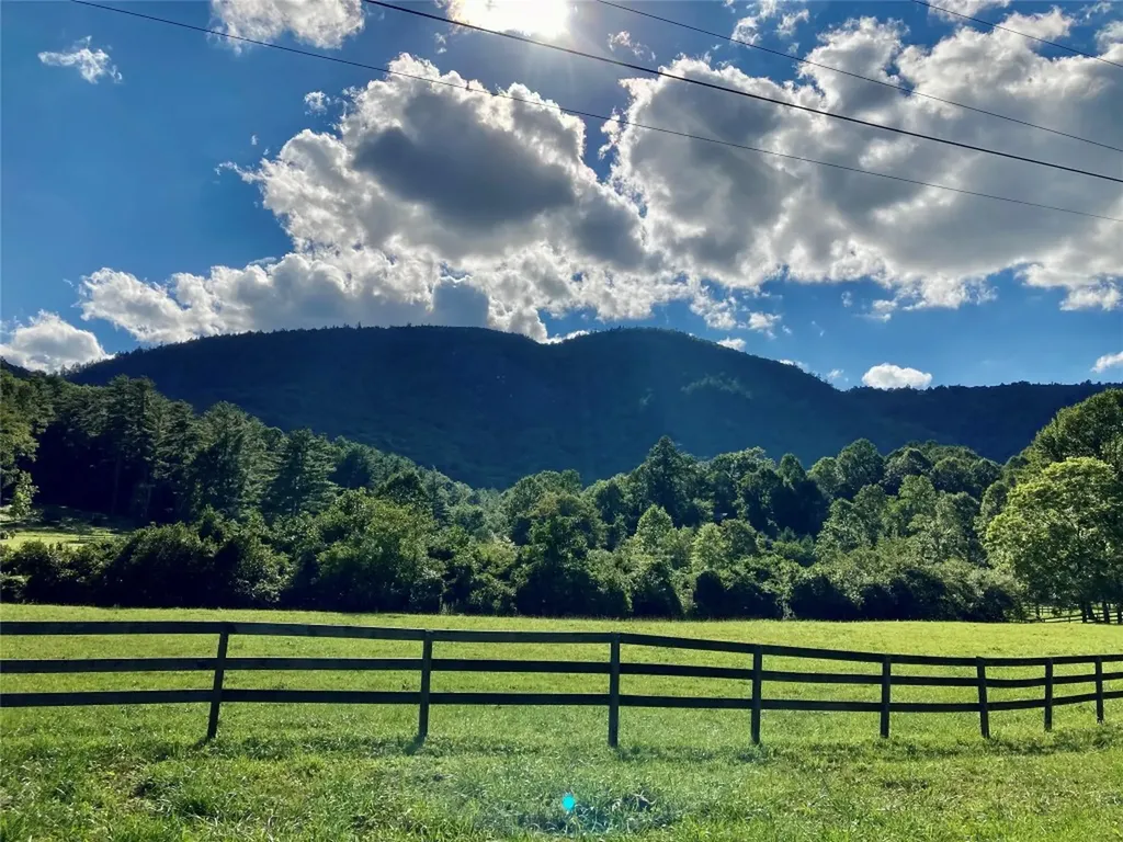 000 Walkingstick Road Highlands NC 28741