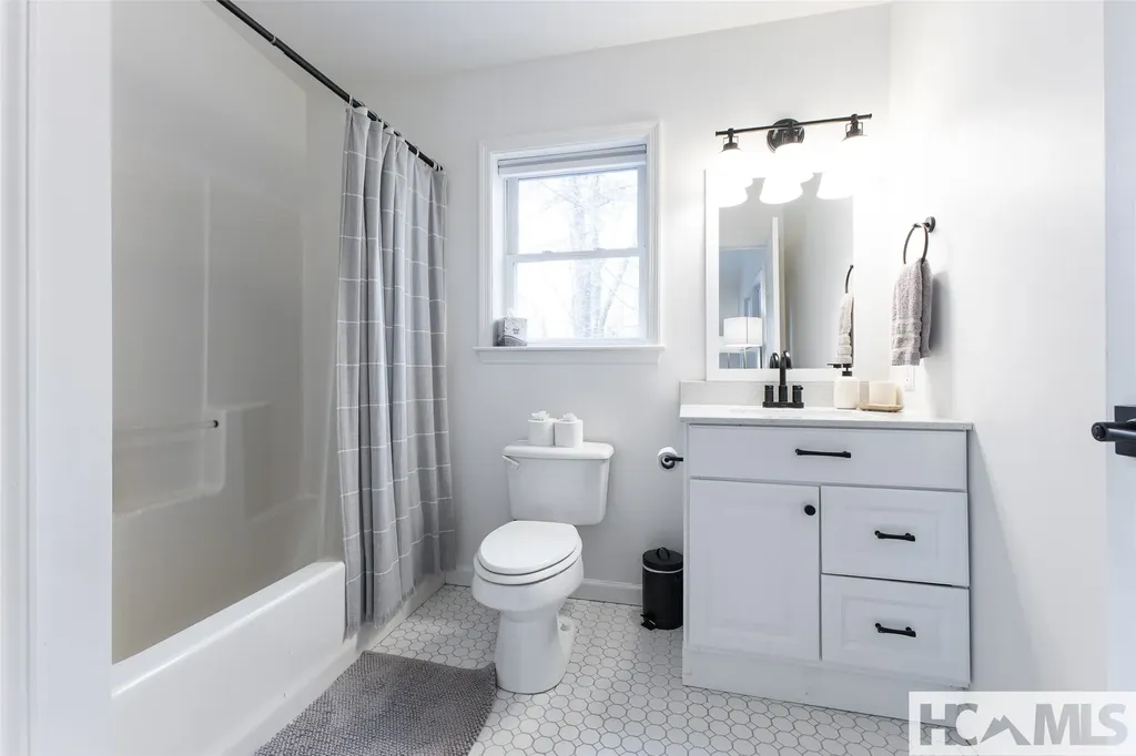 885 Hickory Drive Sapphire NC 28774