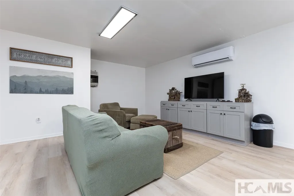 885 Hickory Drive Sapphire NC 28774