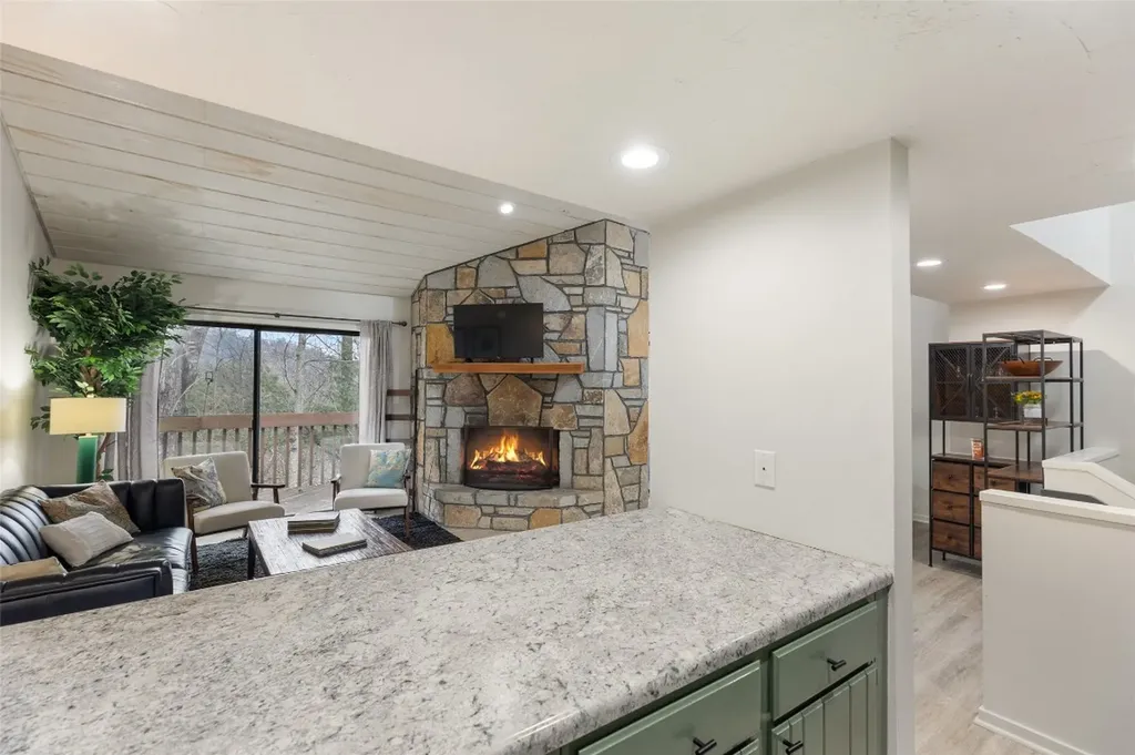 84 Emerald Road Sapphire NC 28774