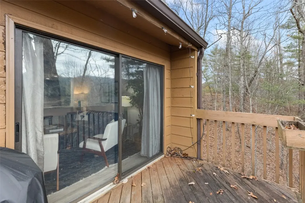 84 Emerald Road Sapphire NC 28774