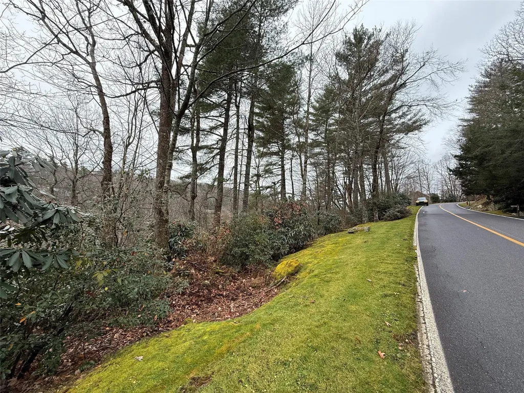 187 Lost Trail Highlands NC 28741