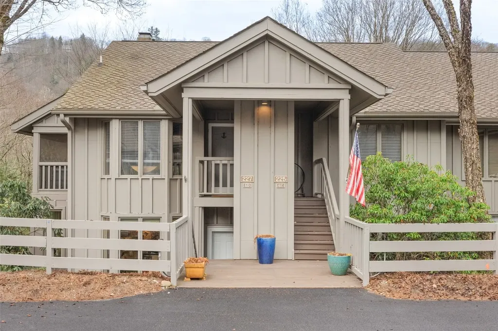 227 Chestnut Cove Highlands NC 28741